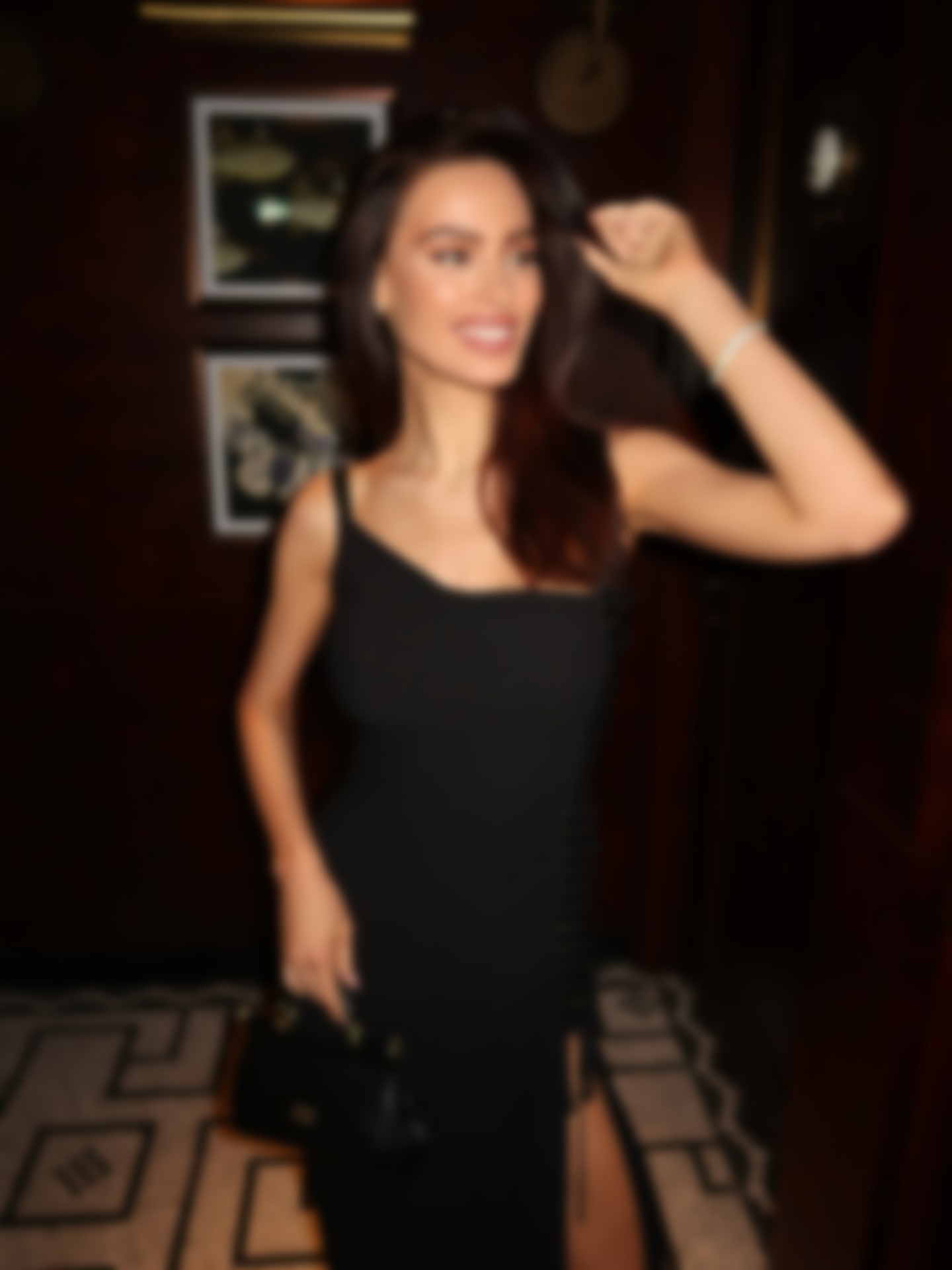 Анна Лорд в элегантном вечернем платье в Москве