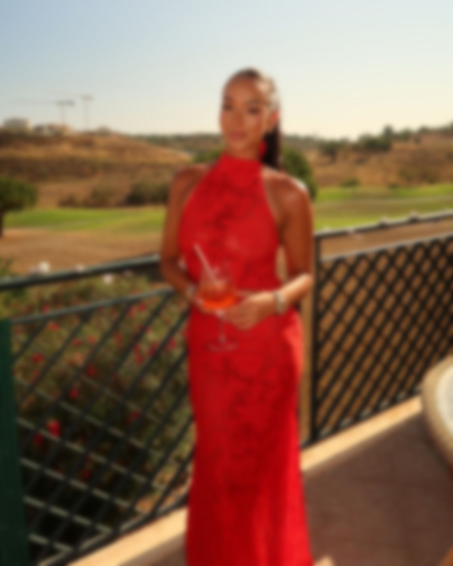 Тамара Araschofield - элитная эскорт модель из Дубая, поет, танцует, играет на музыкальных инструментах