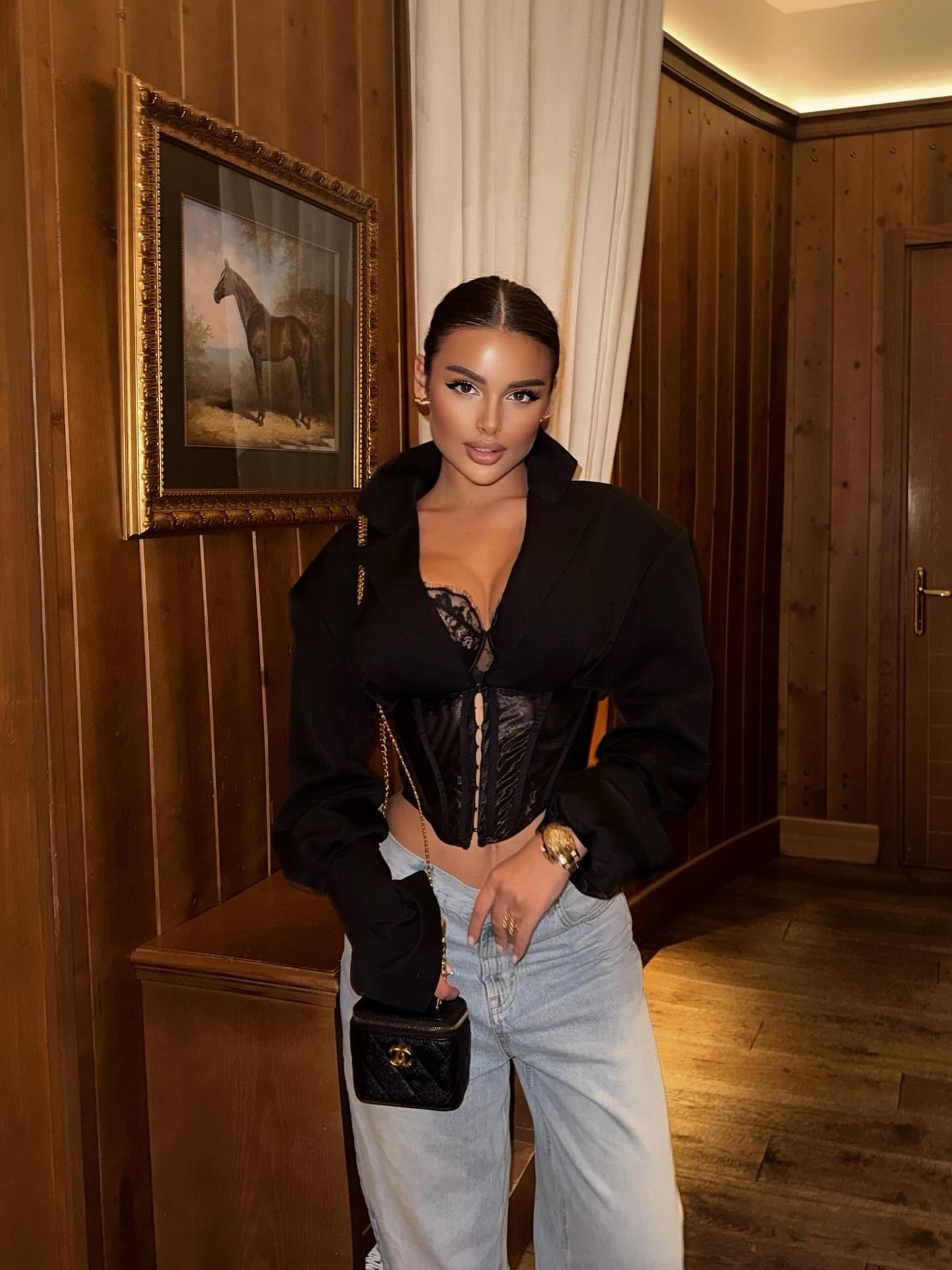 Lena Pioliya - элитная спутница Москвы, брюнетка с карими глазами