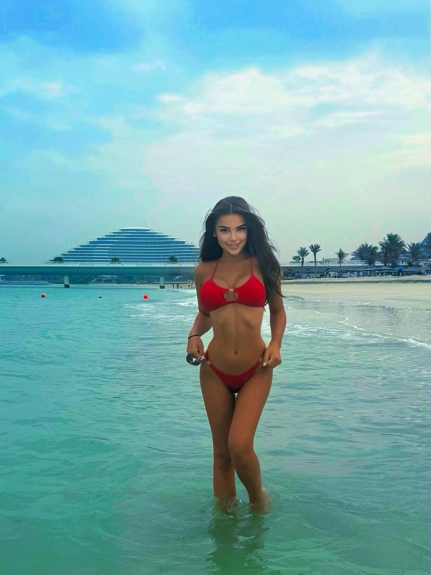 Lena Pioliya в стильном повседневном образе