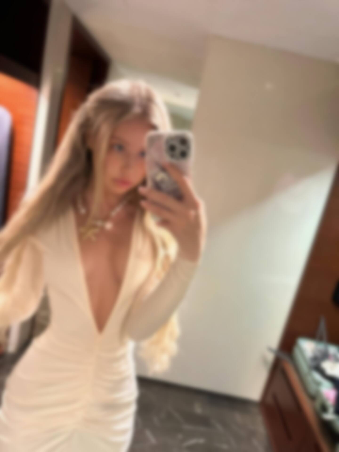 Miss Valeriya 83 в стильном деловом образе