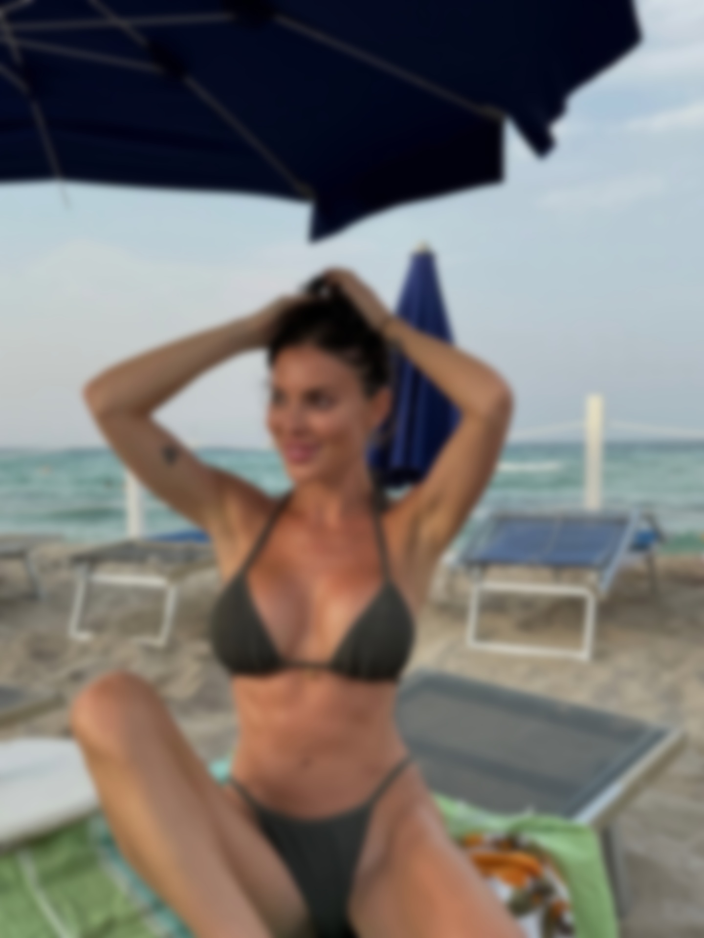 Настя Зима в стильном деловом образе